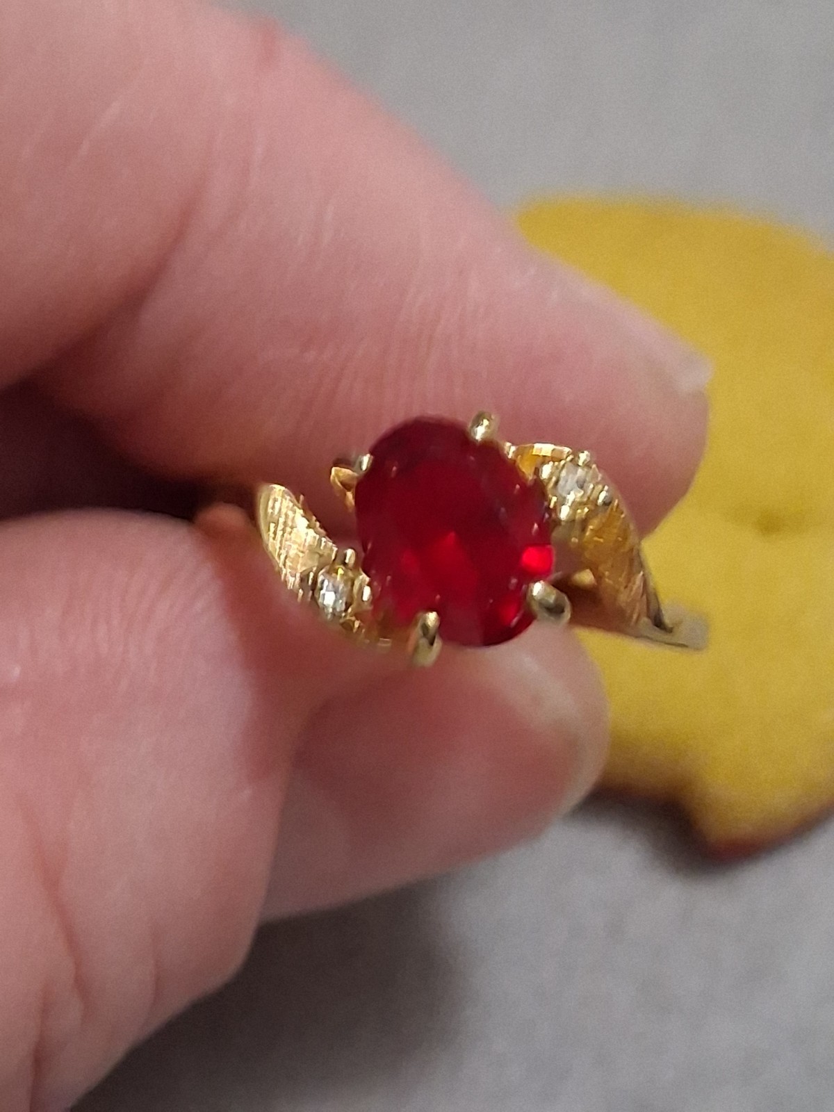 Red glass oval cut & crystal accent ring, gold tone SZ 6.75