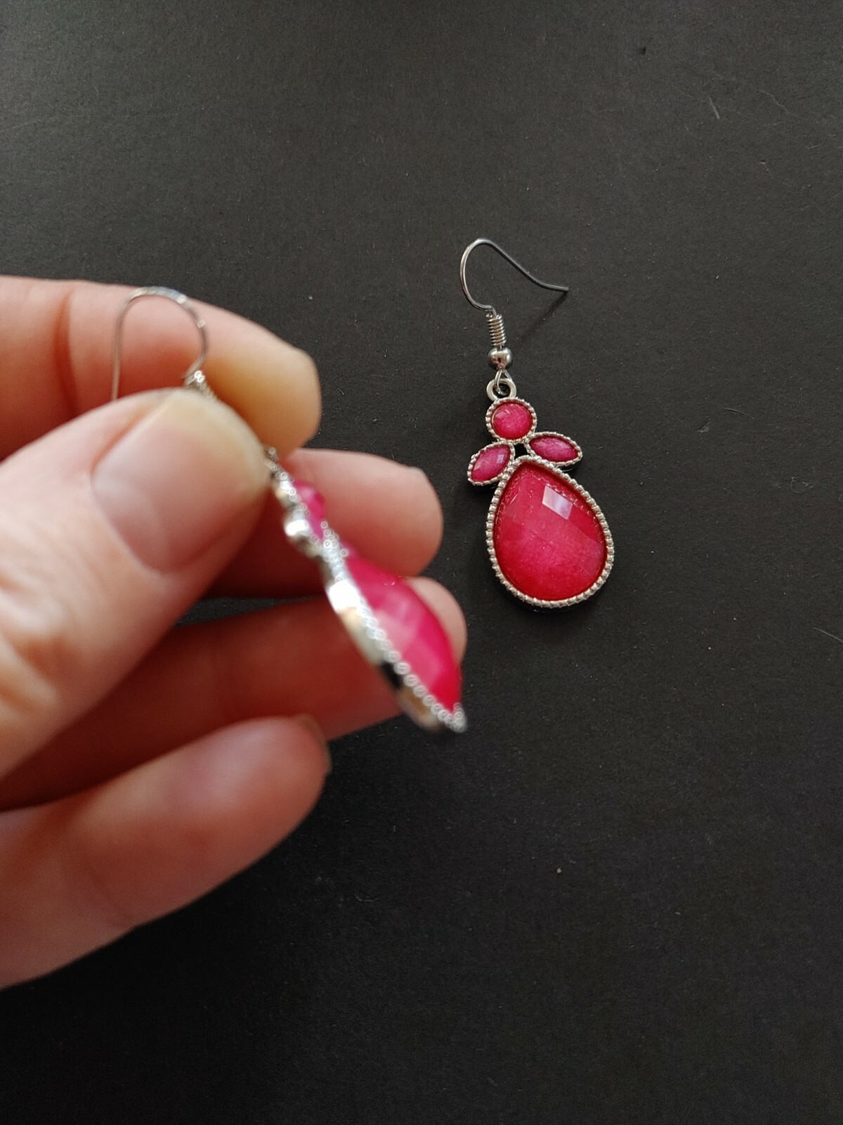 Vintage earrings hot pink faceted acrylic rhinestone silver tone metal