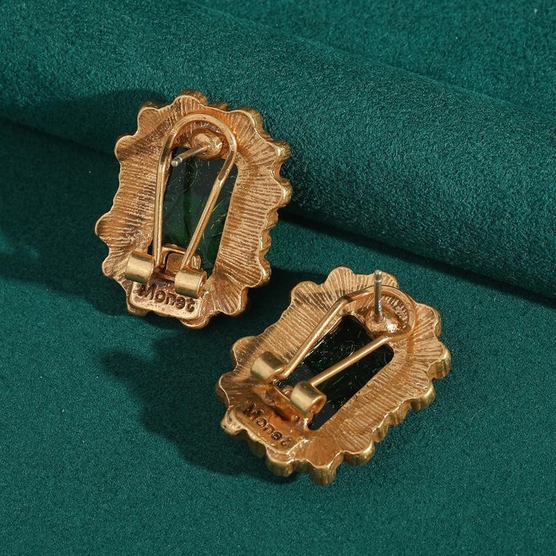 Vintage Green Glass Gold Stud Earrings Palace Relief Wedding Charm Jewelry 2025