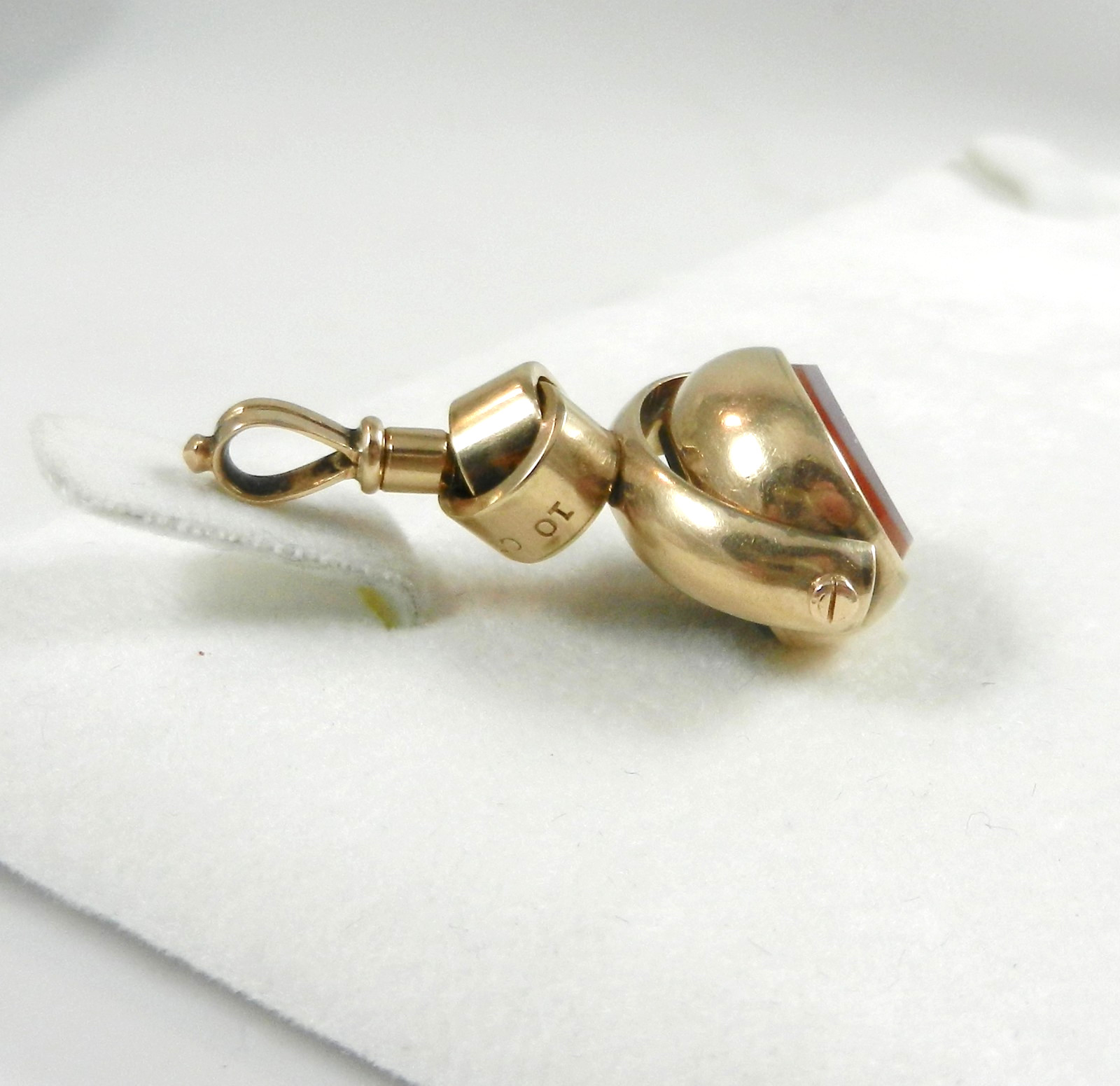 Vintage British 10K Yellw Gold Bloodstone Sardonyx Spinner Pendant Fob Love Knot