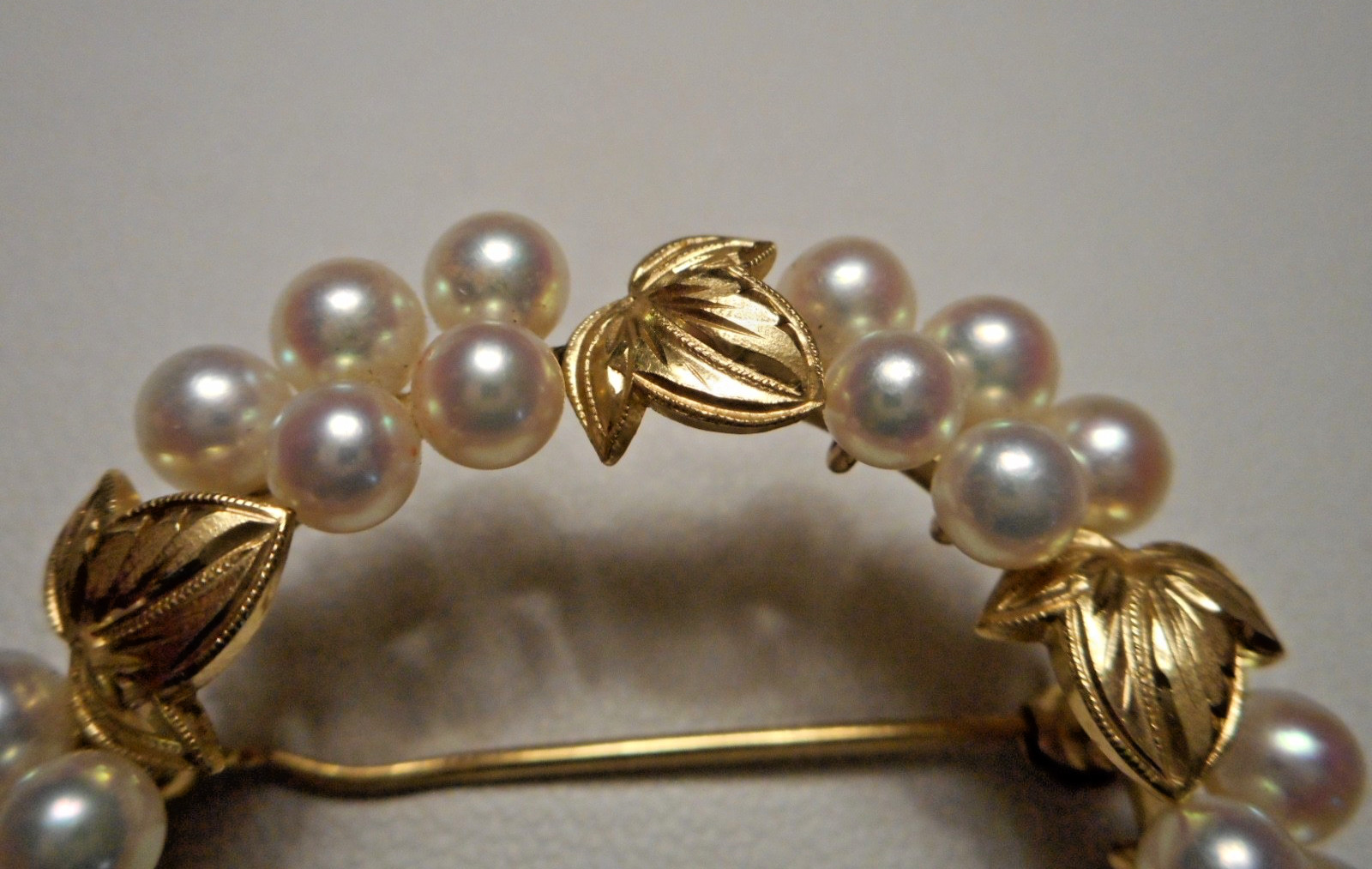 Early Signed K Mikimoto Tokyo 14K Gold Cultured Pearl Leafy Circle Brooch 10.4g