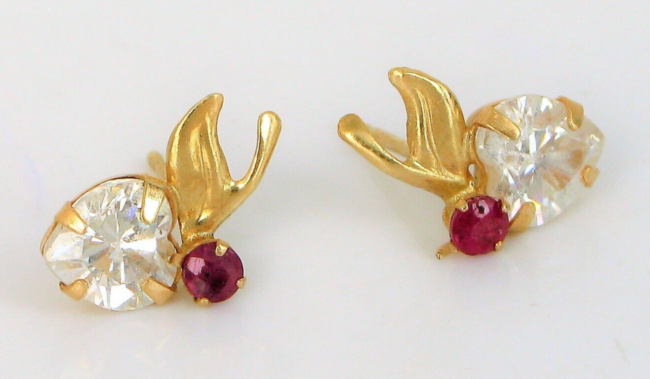 VTG BEAUTIFUL 14K YELLOW GOLD STUD HEART CZ RED RUBY ACCENT STONES EARRINGS .75G
