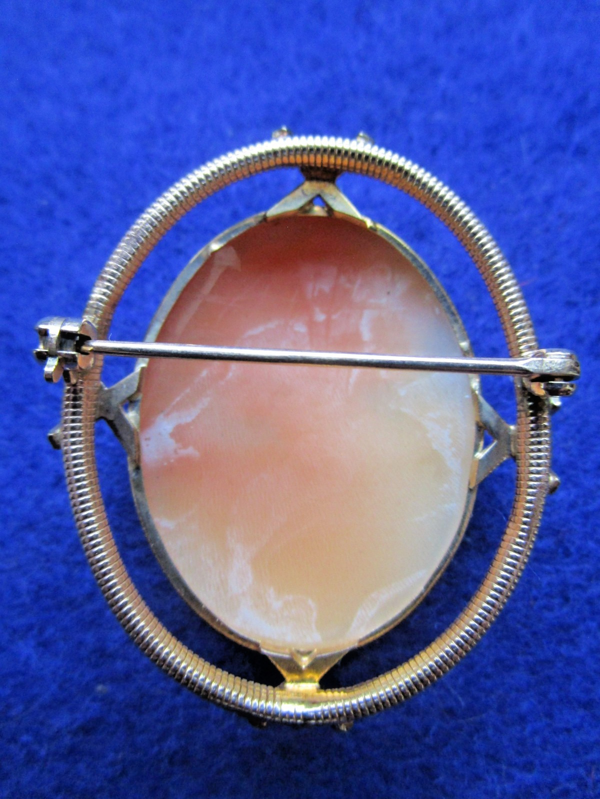 VICTORIAN CAMEO 10K Yellow Gold 1800’s BROOCH Fine Carved Shell DETAILED