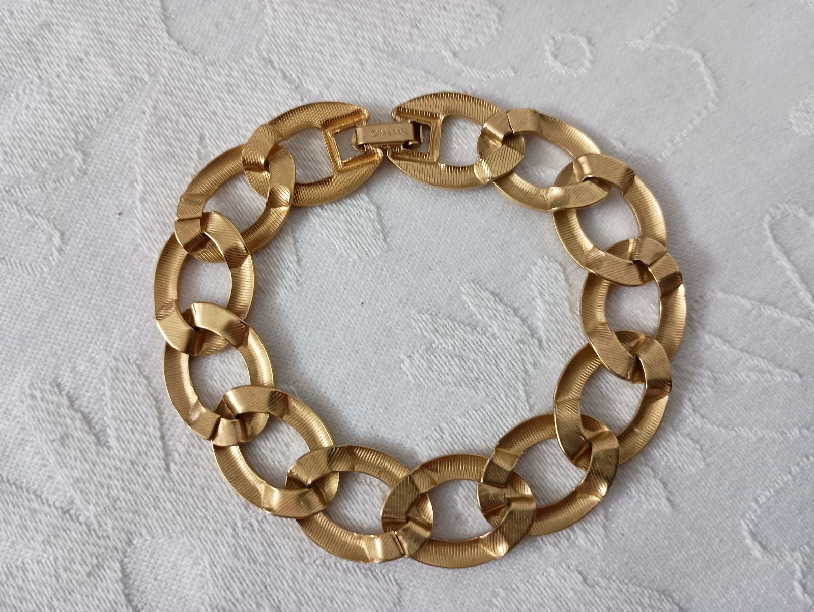 Vintage Monet Gold Tone Satin Finish Oval Flat Chain Link Bracelet
