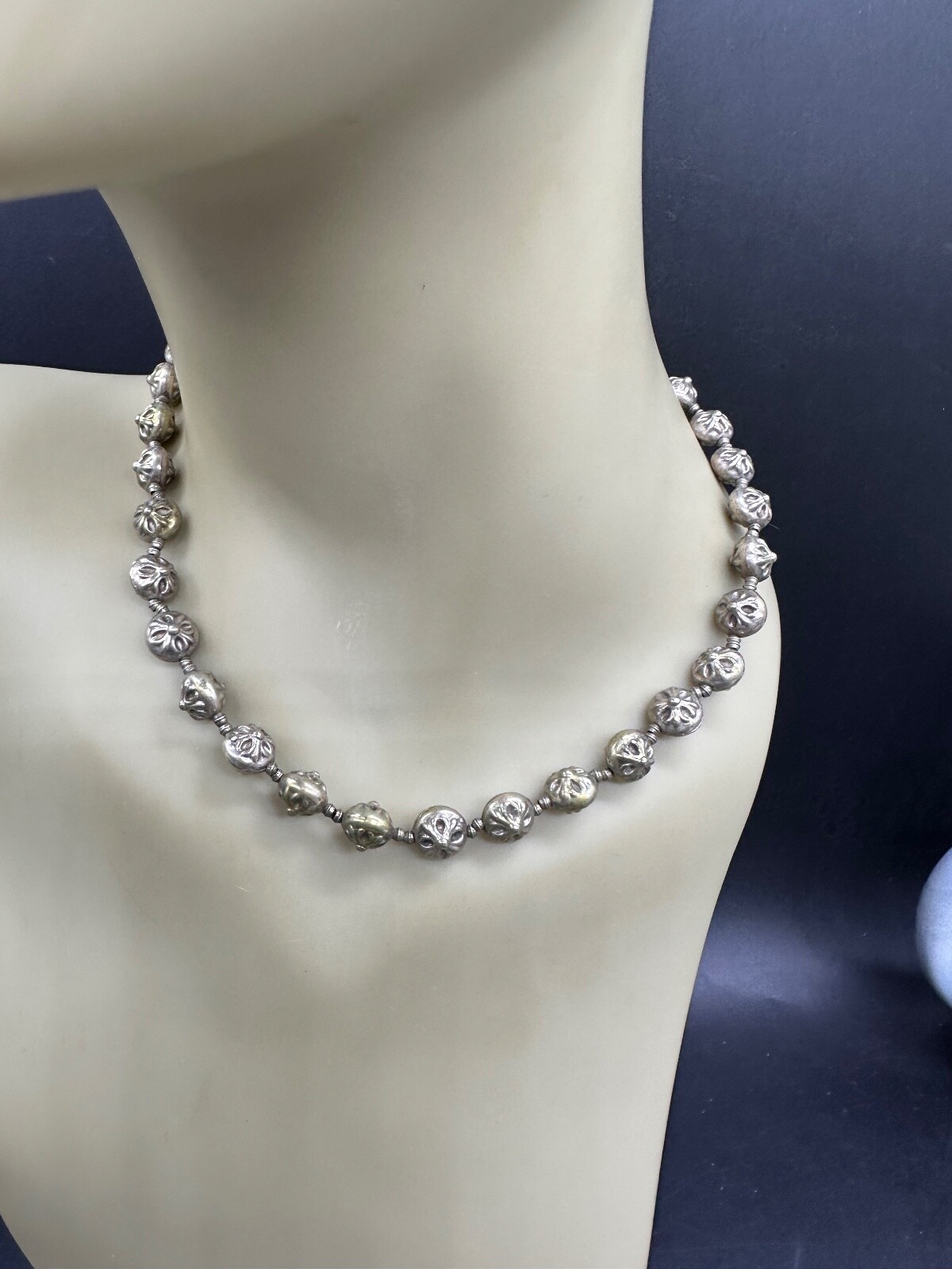 ESTATE SILVER METAL ROSETTE BEAD TRIBAL NECKLACE 16″