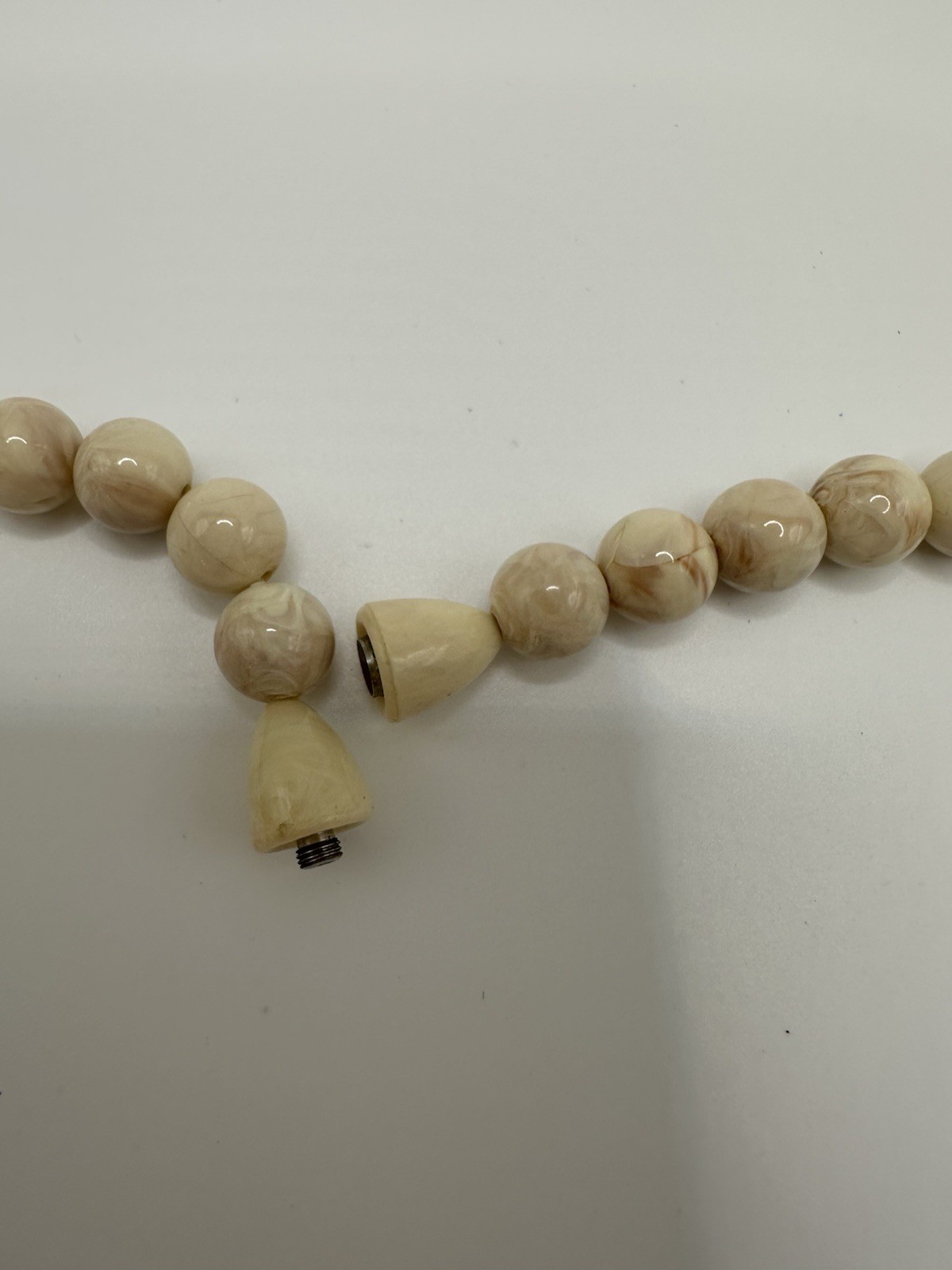 Vintage Avon 1988 Desert Sands Acrylic Peach Beige Marble Beaded Necklace 22”