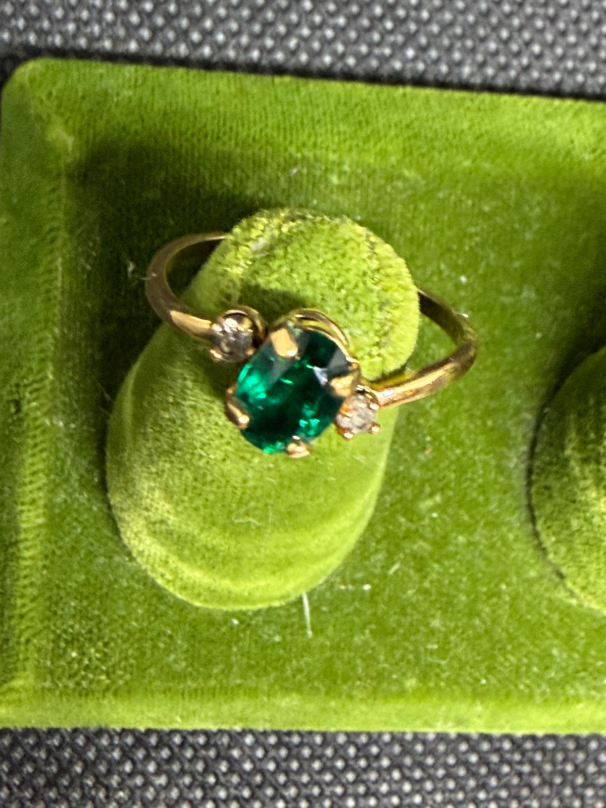 Vintage Simulated Emerald Stamped 18k HGE Ring Size 7 May Birth Stone Green