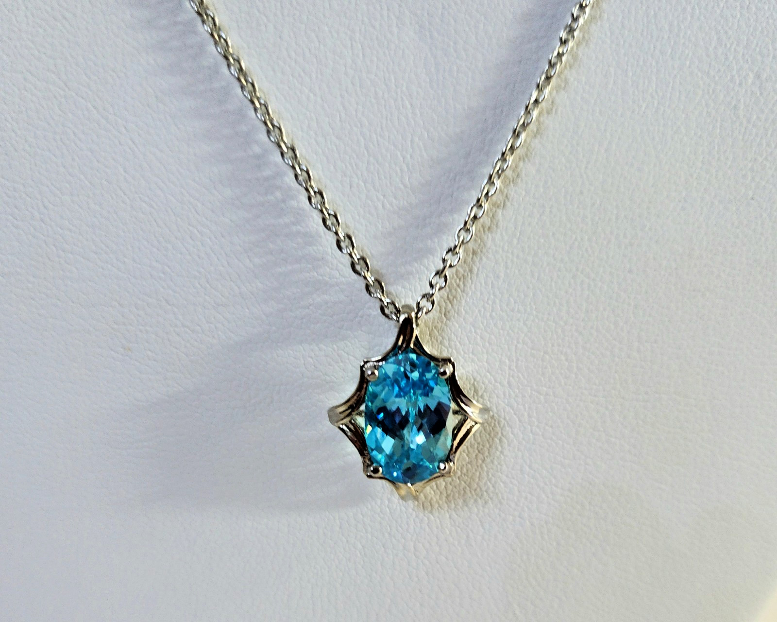 Vintage Silver-Tone Pendant Necklace Oval Cut Blue Stone