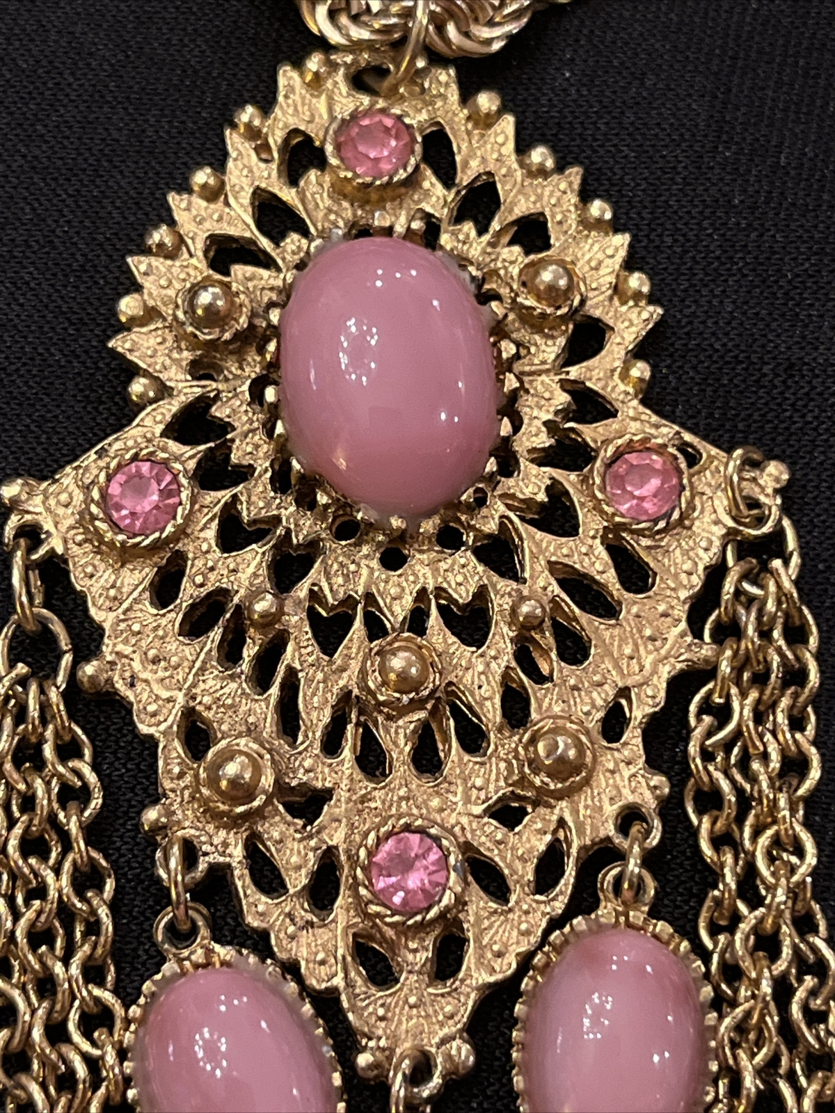 Vintage Pink Gripoix Glass Cabochon Dangle Drop Ornate Pendant Necklace Gold