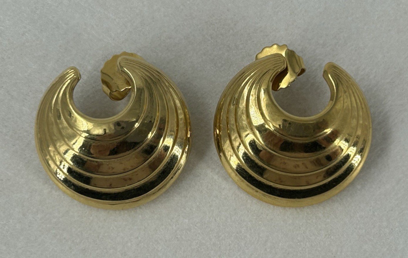 Vintage Polished Gold Tone Ribbed Wave Statement Earrings