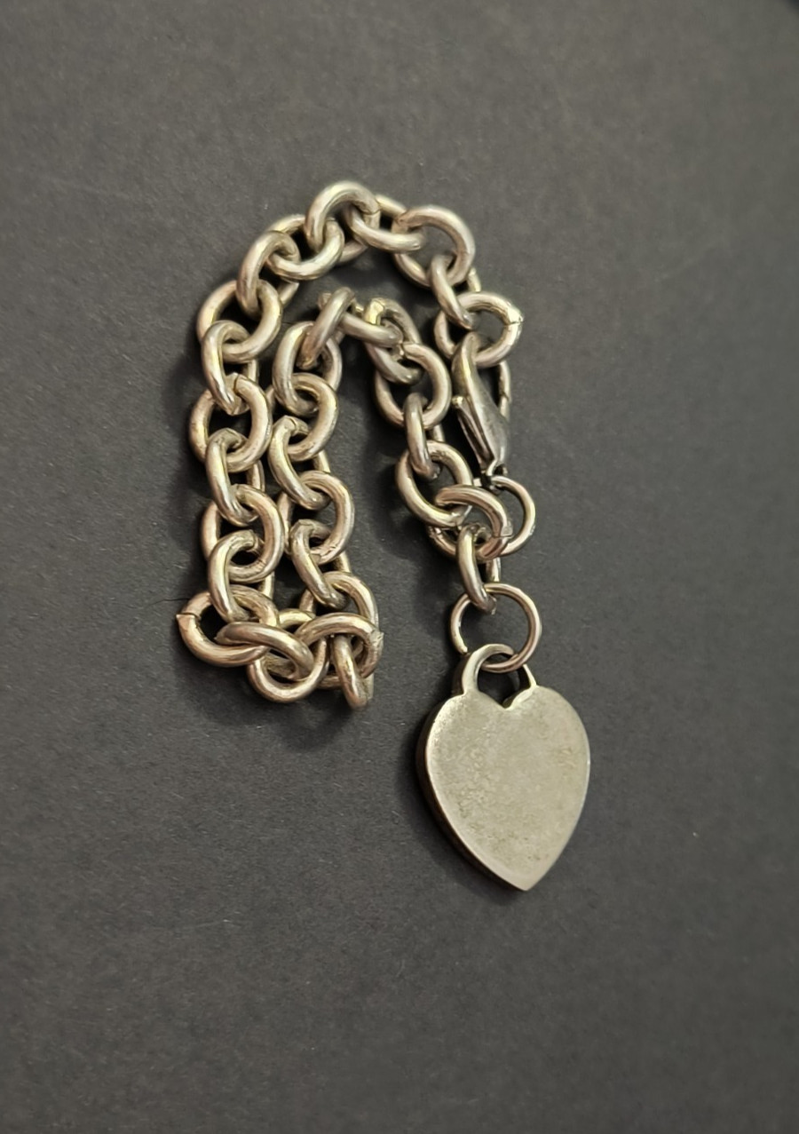 Silver Tone Heart Charm Bracelet, Bold Style & Size – 8″ Long, Classic Link, Fob