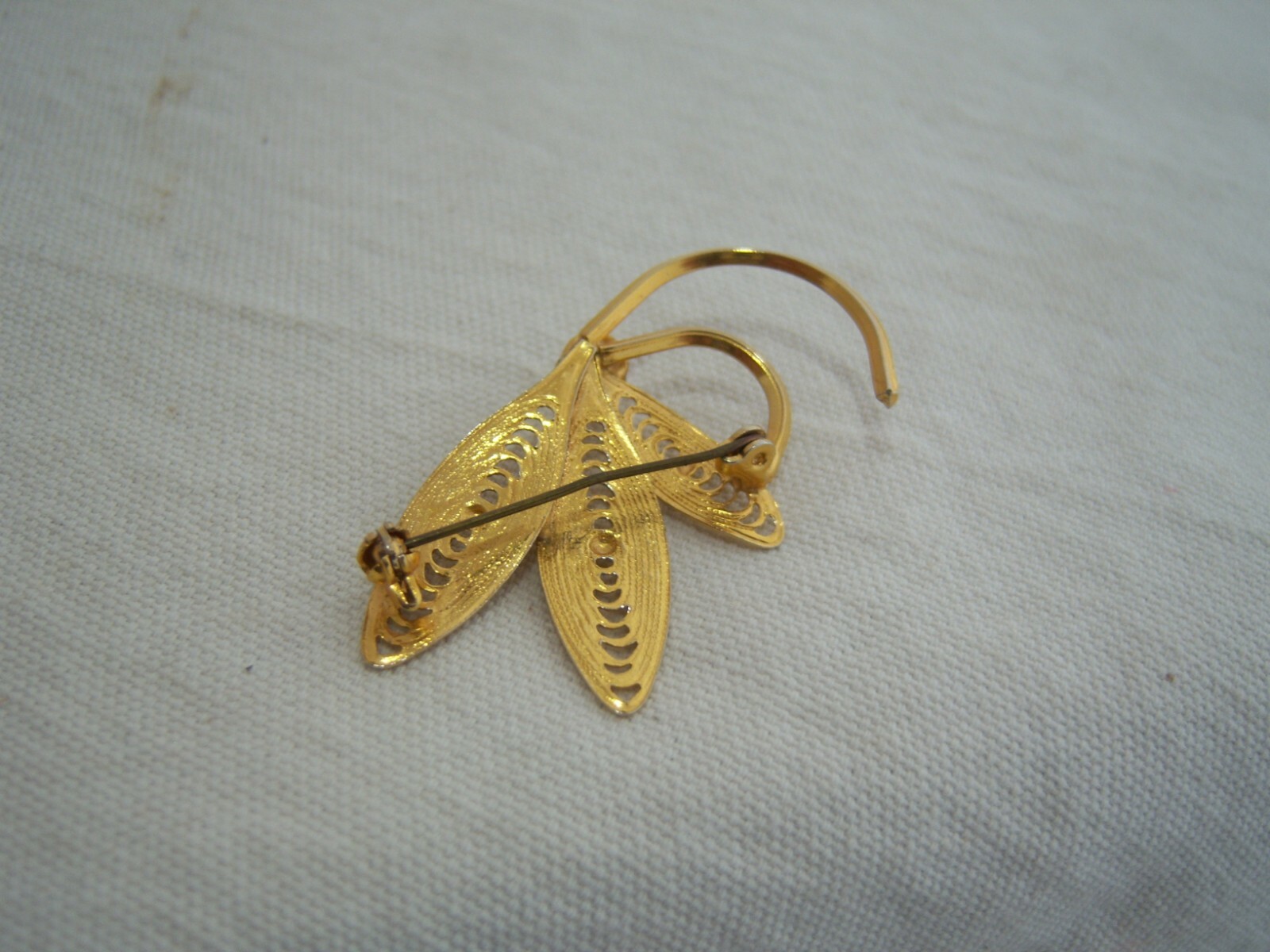 VTG FILIGREE GOLD TONE BROOCH CANNETILLE Leaf Floral Cultured Pearl Pin
