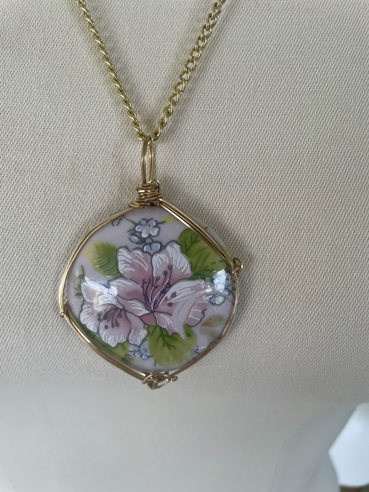 Wire Wrapped Enamel Floral Pendant on a Gold Tone Chain Retro