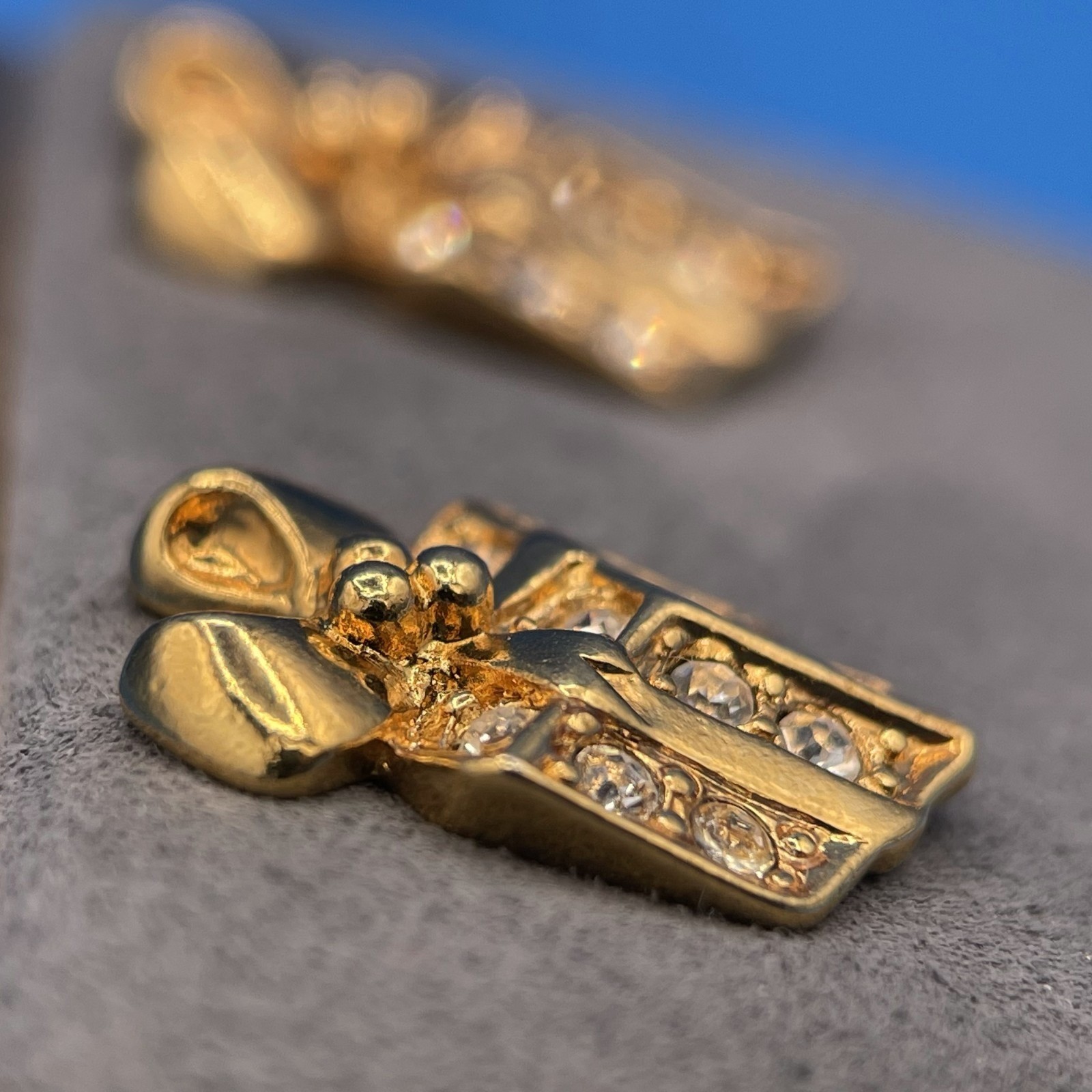Vintage Gold Tone Crystal Gift Box Stud Small Earrings 17.5mm Clear Stone