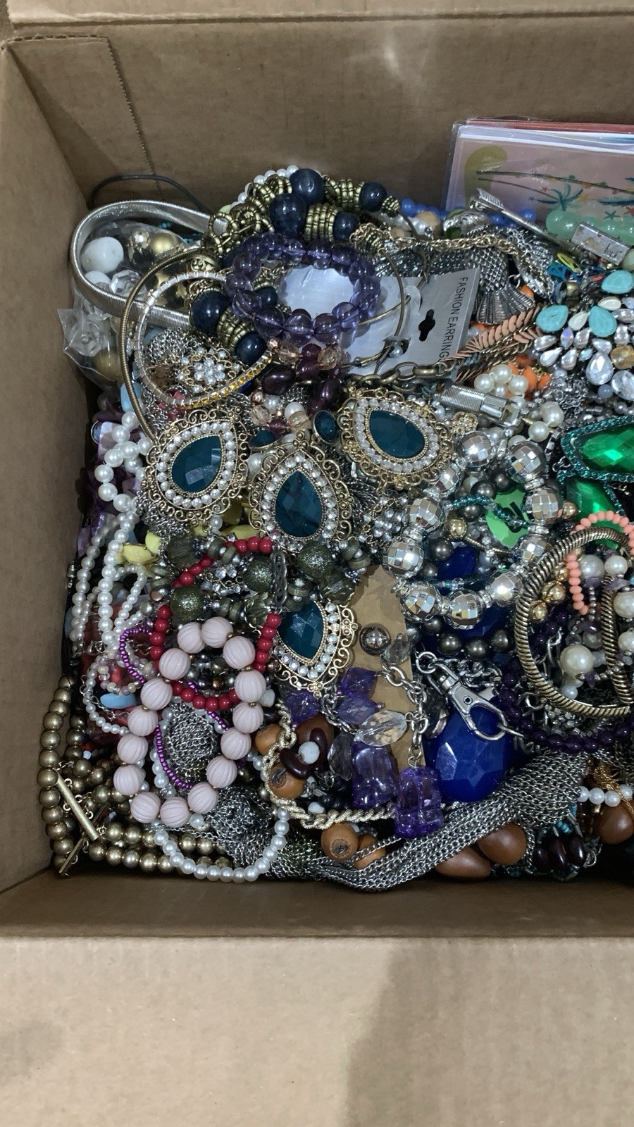 HUGE 19+ POUNDS COSTUME JEWELRY CRAFT WEAR TANGLED JUNK JEWELRY MAKERS LOT# 22