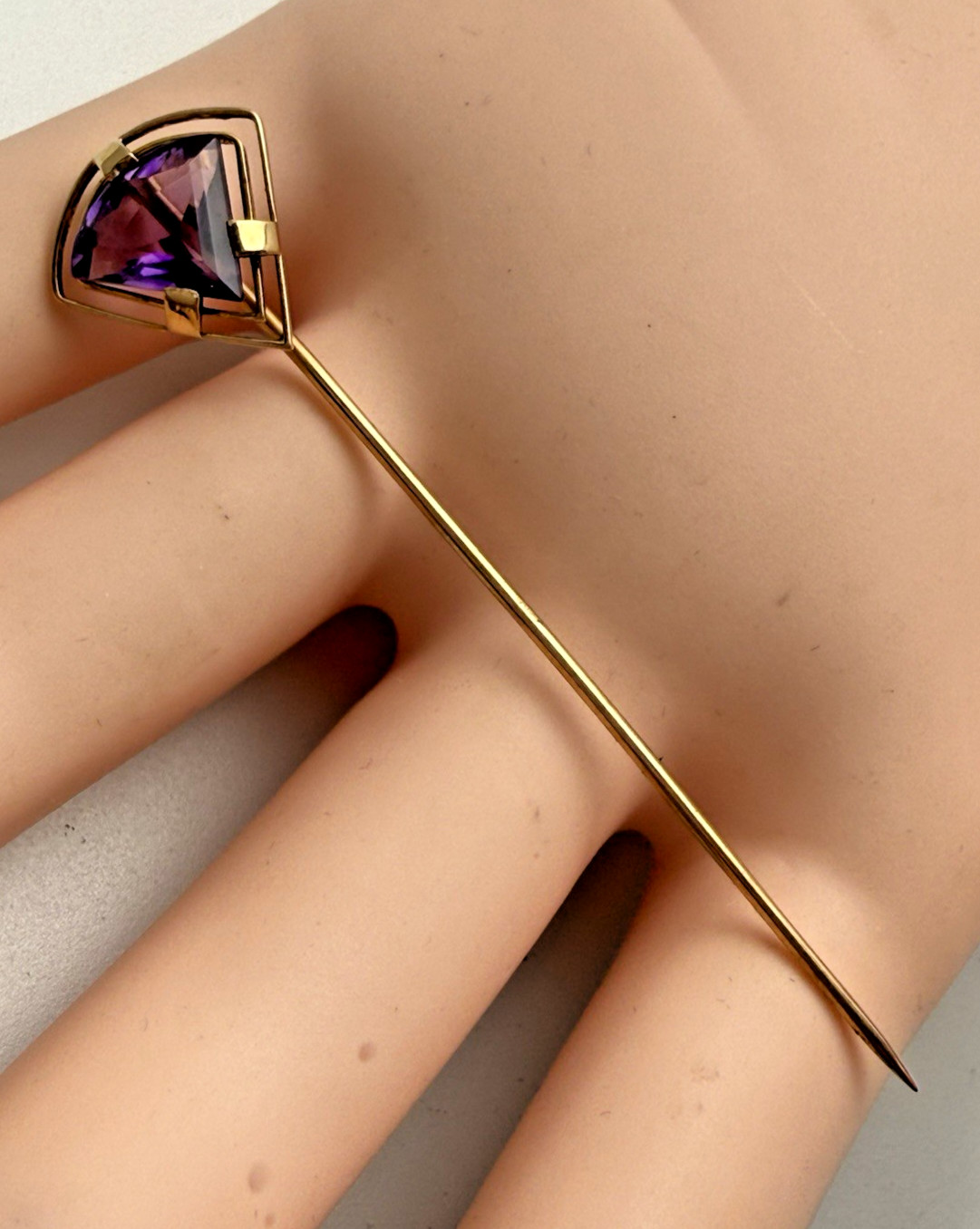 14K Yellow Gold & Trillion Cut Amethyst Art Deco Style Stick Pin