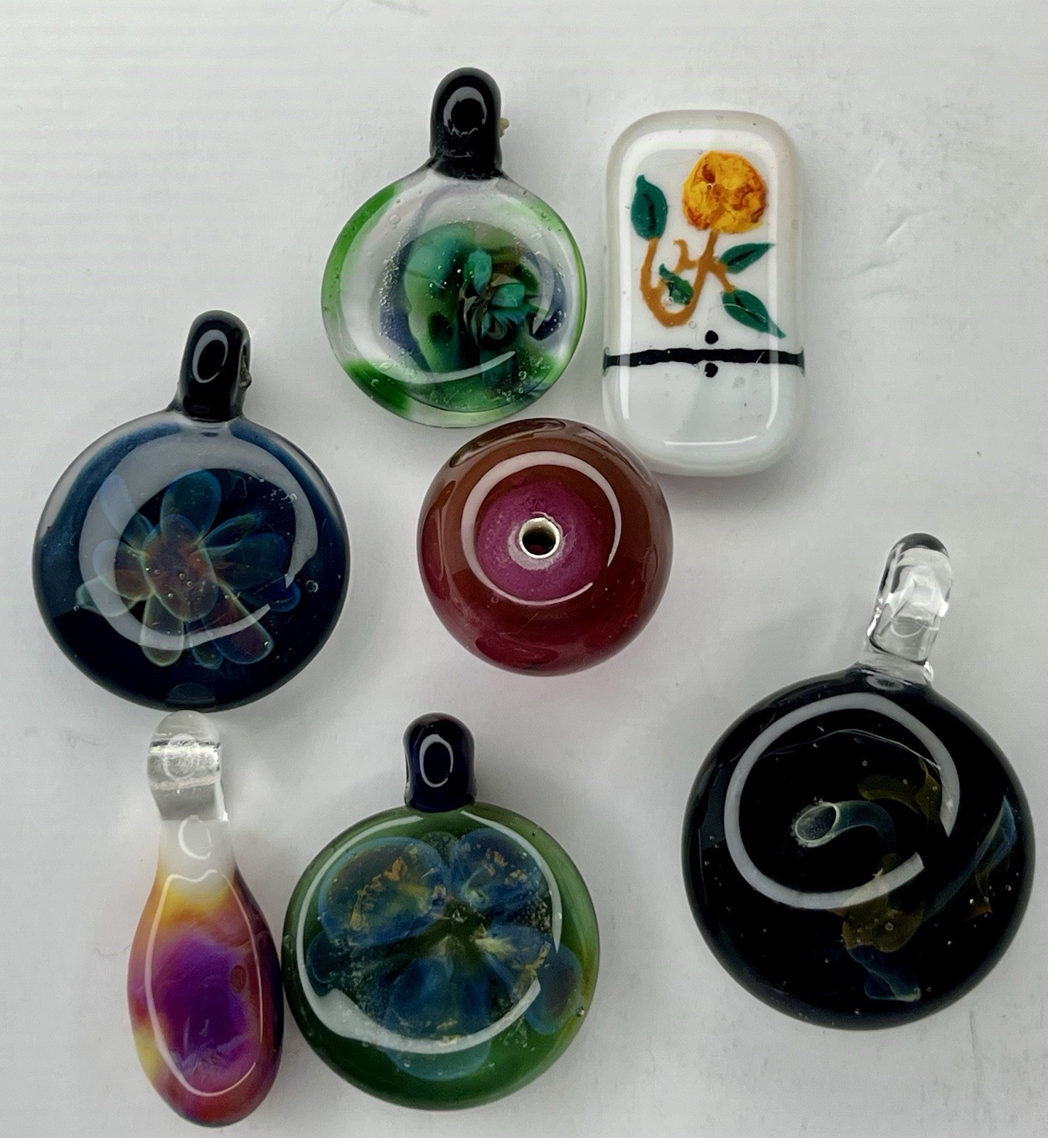 Lot Of 46 Artisan HandBlown Art Glass Flower Pendants Beads Murano Style In Case