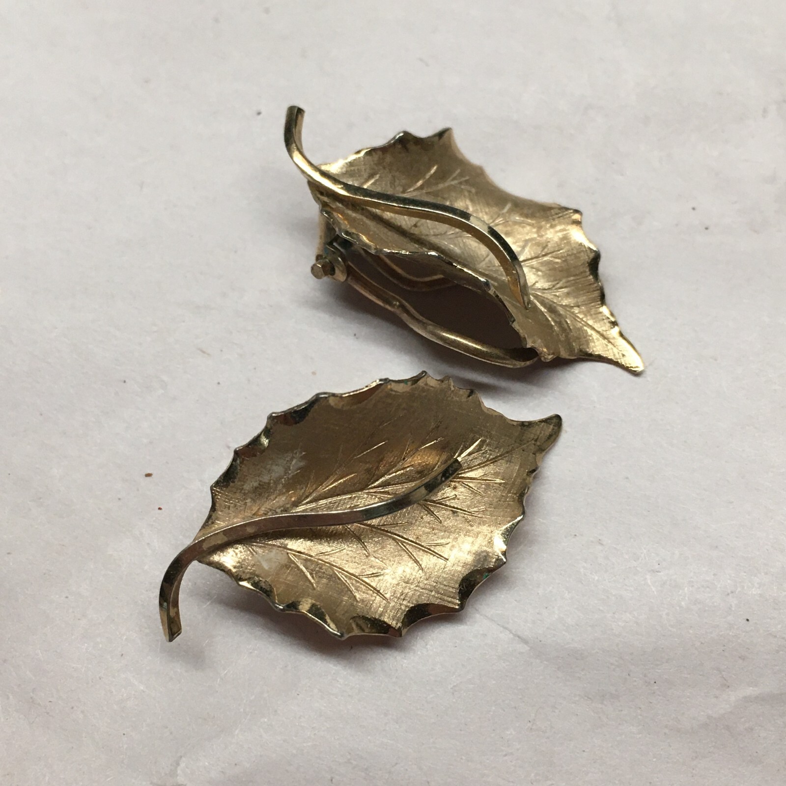 Vintage Signed Wells 1/20 12k Gold Filled Leaf Earrings Clip on 1-1/4”
