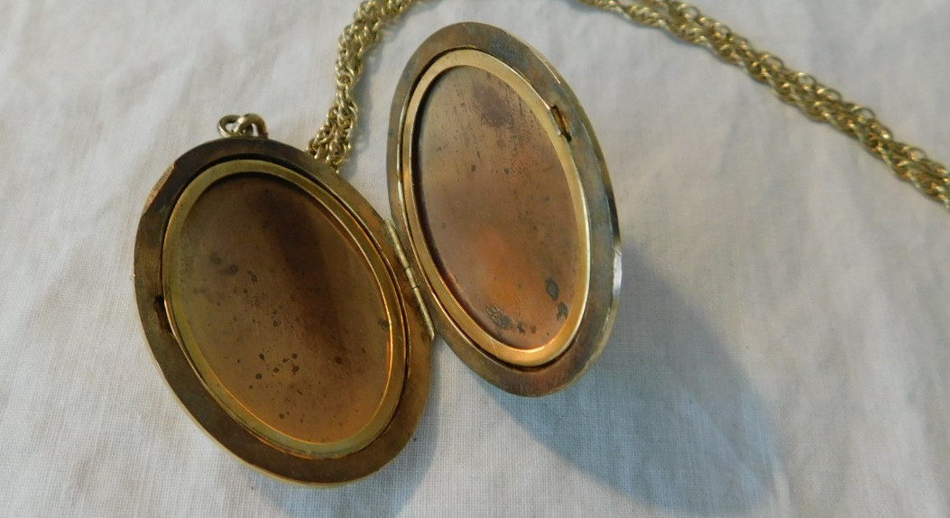 Winard Vintage 12K Gold filled Photo Locket Necklace 16 grams