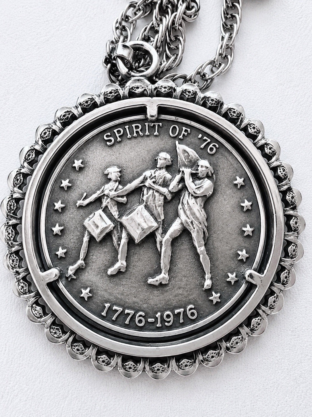 Vintage 1976 USA Bicentennial Spirit of ’76 Pendant Necklace Original Chain 42g