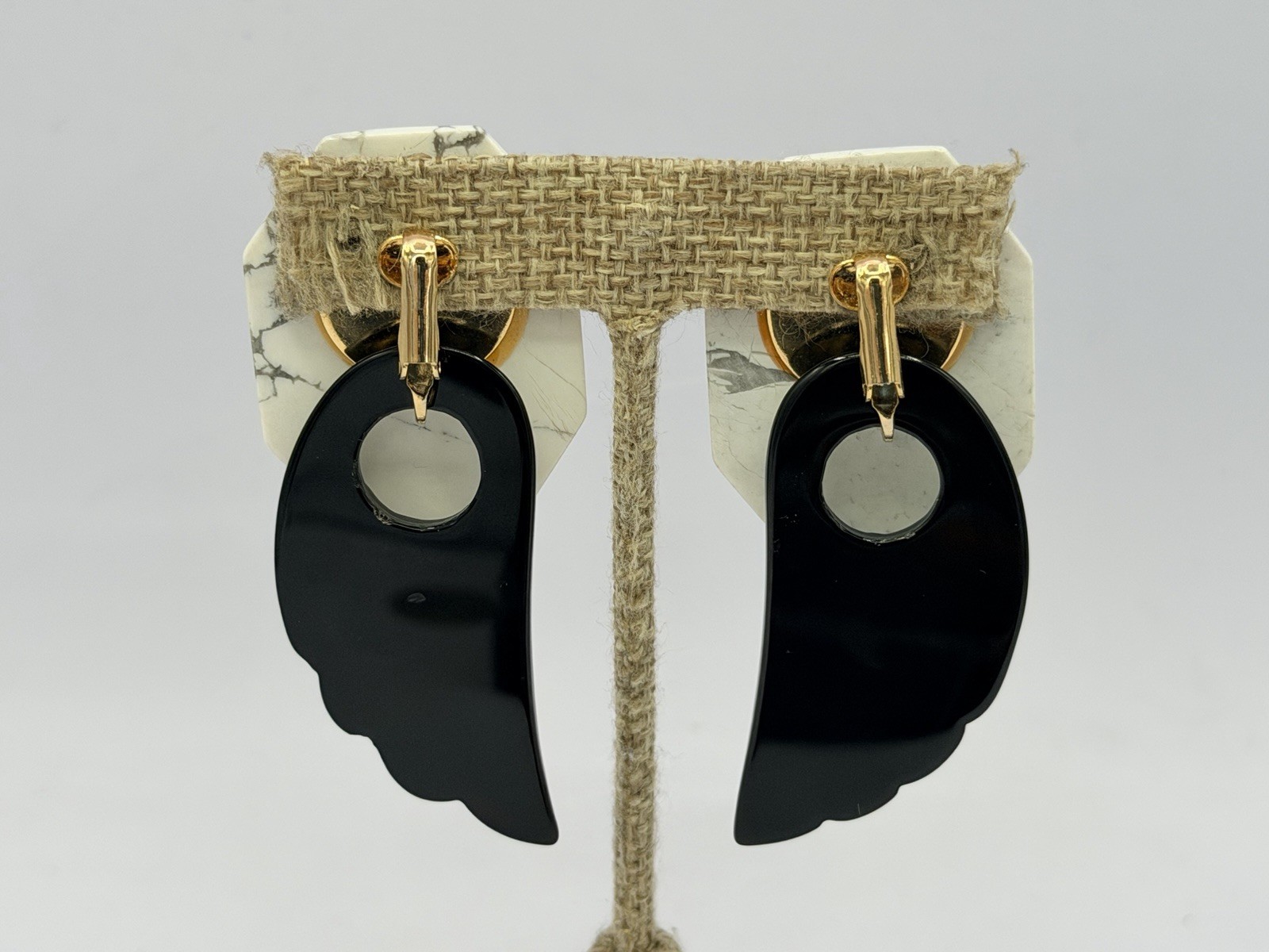 White & Black Gemstone Clip On Earrings 1980s Vintage Carved Wings Ro-Do Saks JN