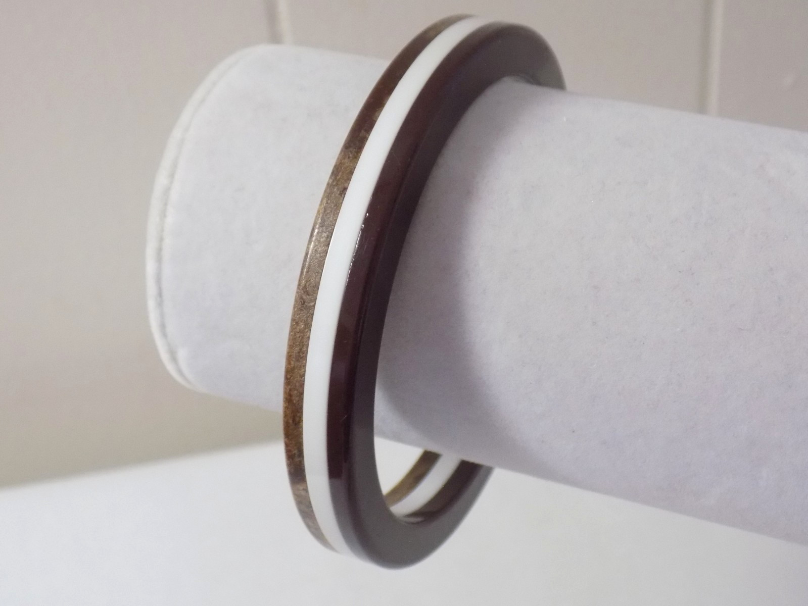 Vintage 1950s-60s Brown & White Laminated Lucite Plastic Bangle Bracelet