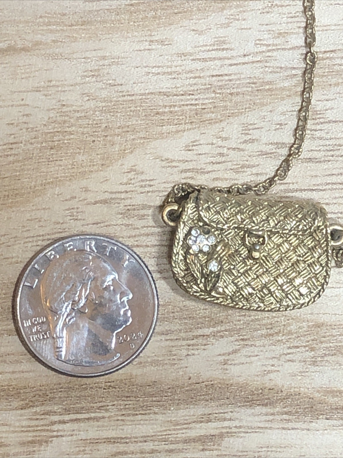 b46. Vintage 1928 Brand Gold Tone Rhinestones Hinged Purse Statement Necklace 30