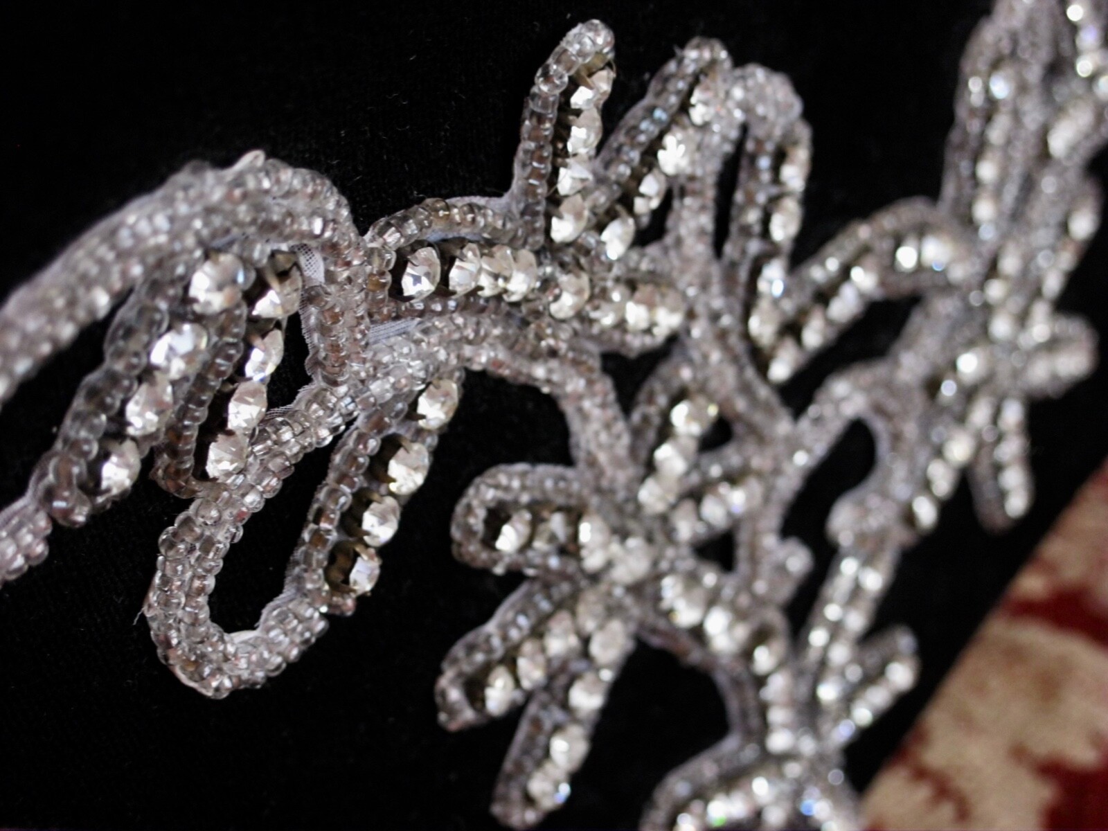 OLD ANTIQUE VINTAGE BLACK LEATHER VELVET RHINESTONE APPLIQUE V BELT ADJUSTABLE