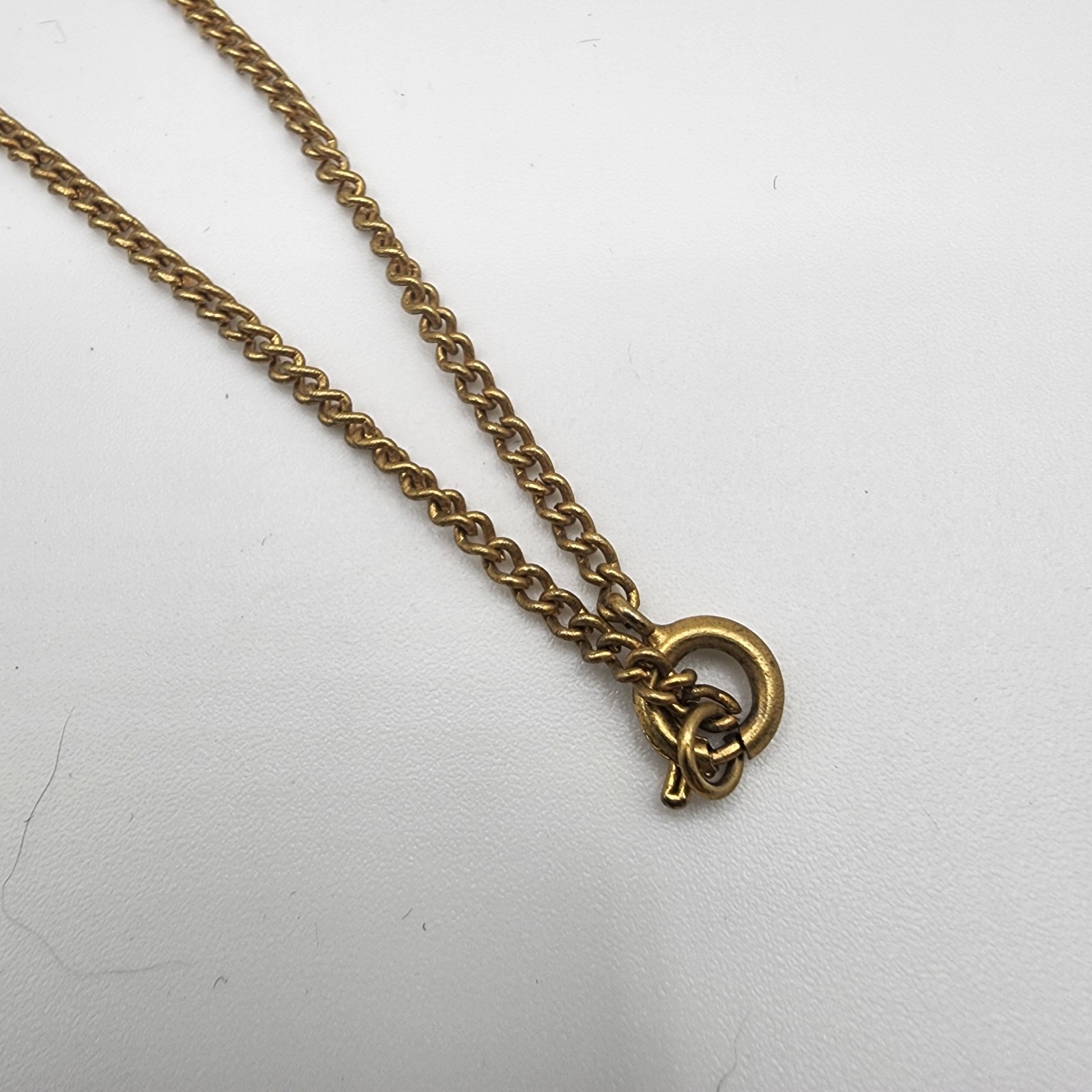 Vintage Gold Tone Necklace Green Faux Emerald Halo Pendant 18″ Chain Simulated