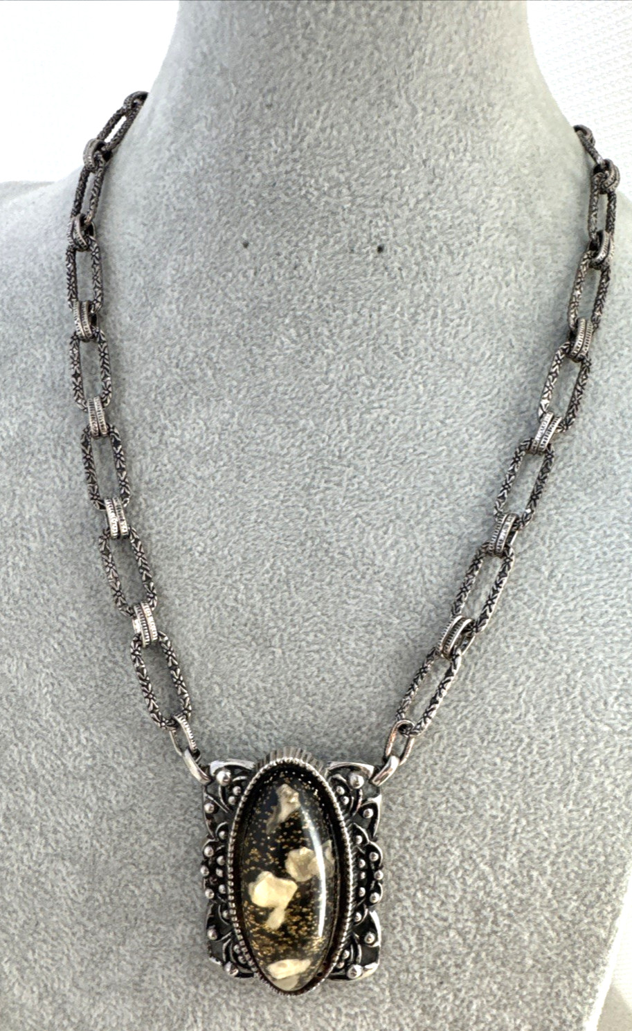 Brutalist Modernist Romantic goth 1960s glitter confetti lucite Necklace Jewelry