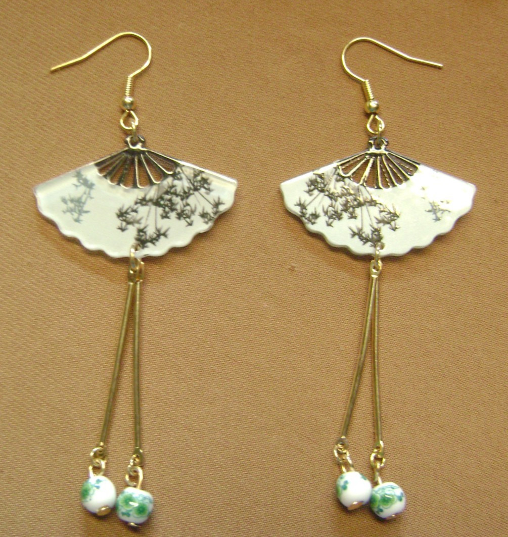 NWOT- LONG DANGLE ACRYLIC CHINESE FAN,FLOWERS BEADED 3″ HOOK PIERCED EARRINGS