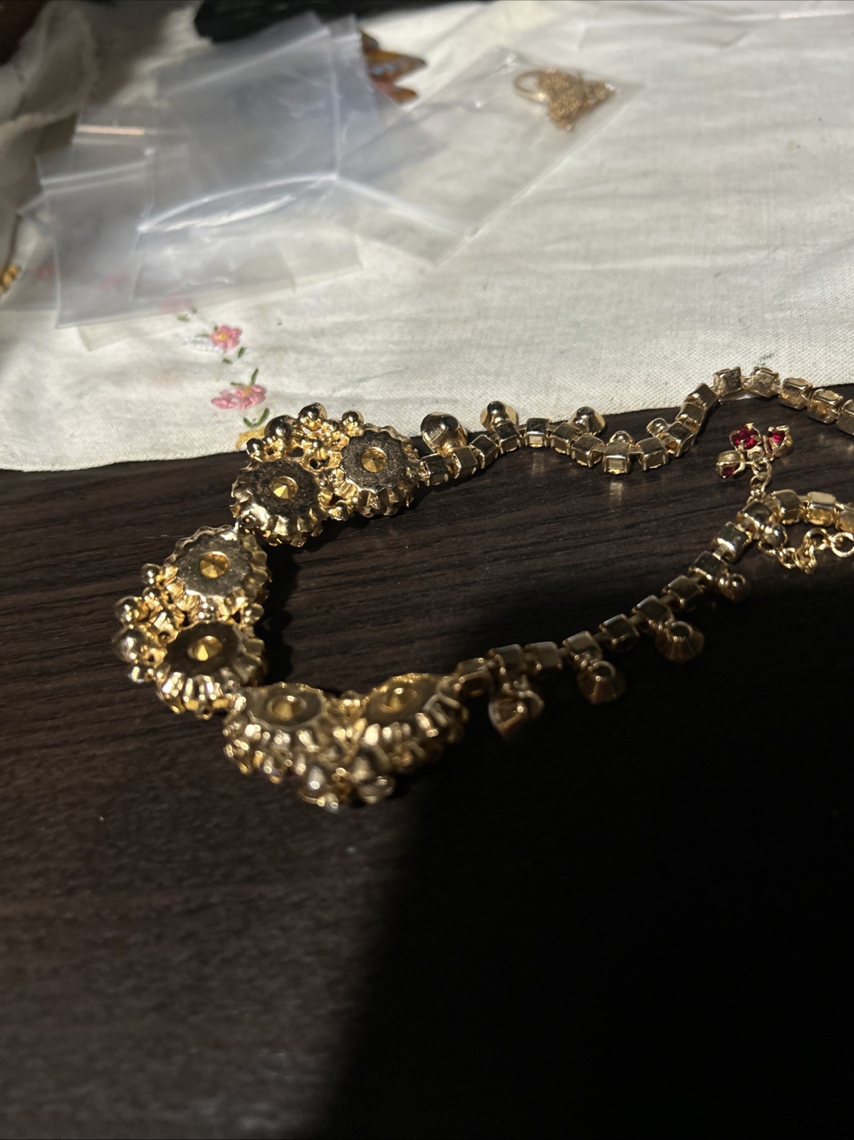 Vtg Stunning UnSigned REGENCY Iridescent Red Glass Stones AB Demi Parure Set
