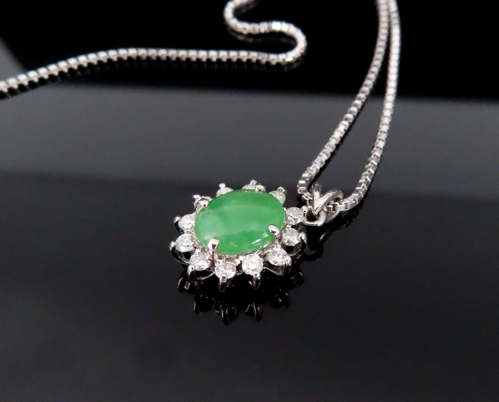 Vintage 1.13ct Natural Green Jadeite Jade 0.26ct Diamond Platinum Necklace