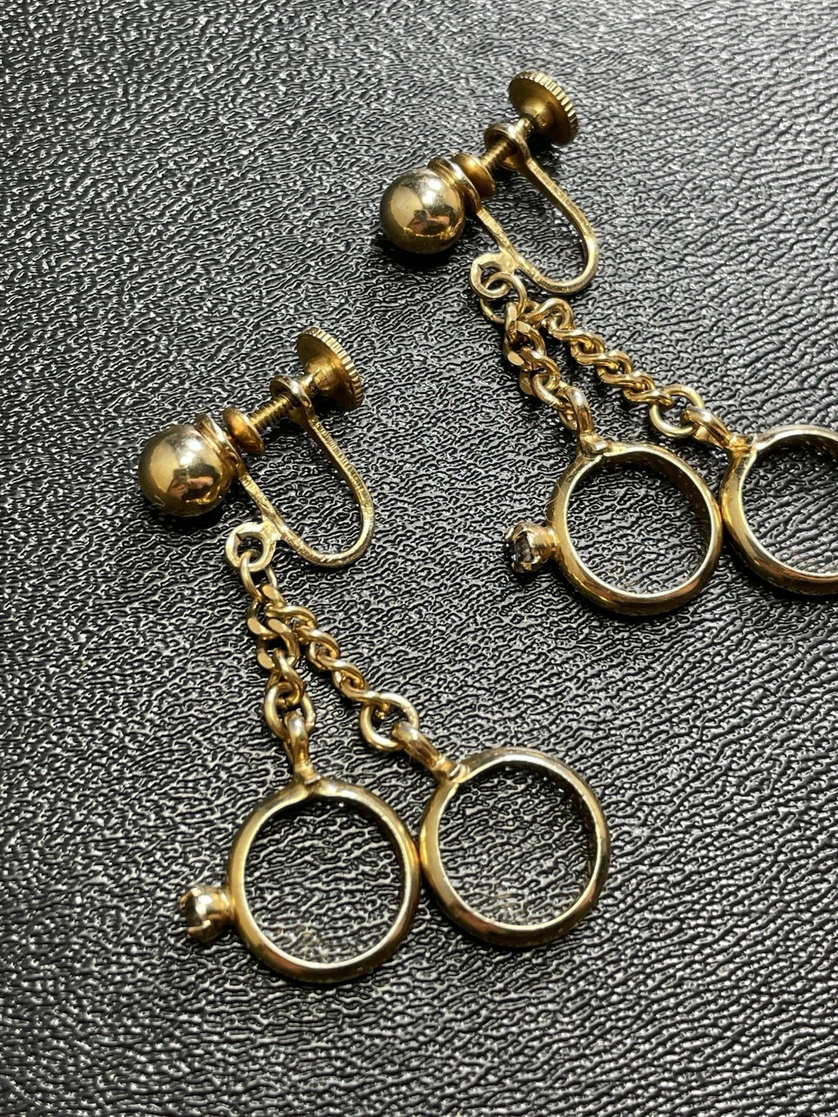 ALICE Signed Vintage 1.5” Gold Tone Crystal Rhinestone Chain Dangle Earrings