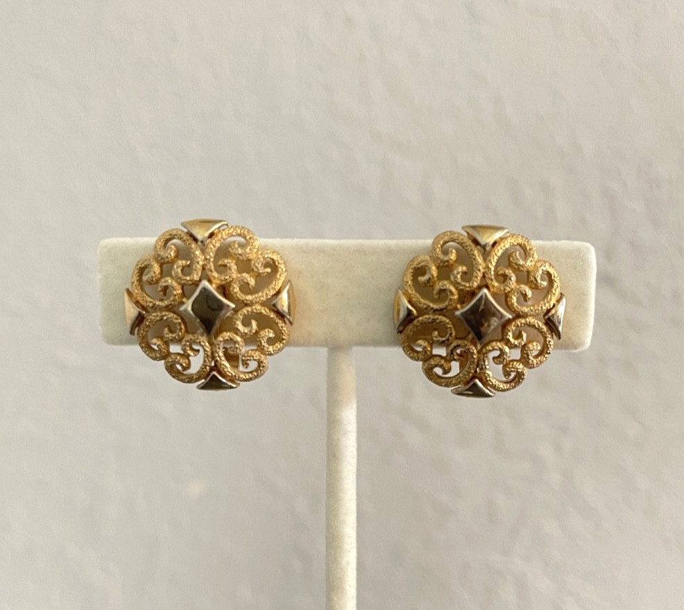 Vintage Avon Precious Pretenders Clip On Earrings Gold Tone Filigree 1971