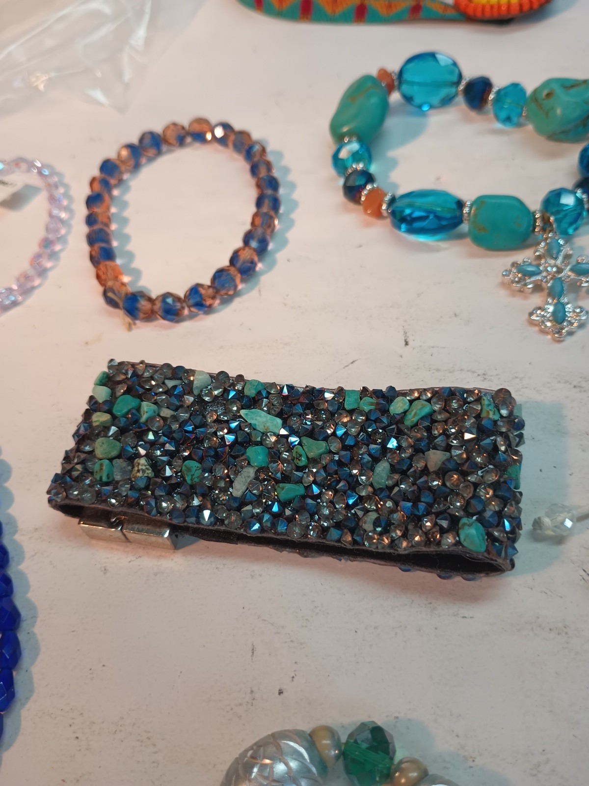 (1) Pre-owned Vintage Amazing 22 Costume Jewelry Pieces Not Sure If Some Might
