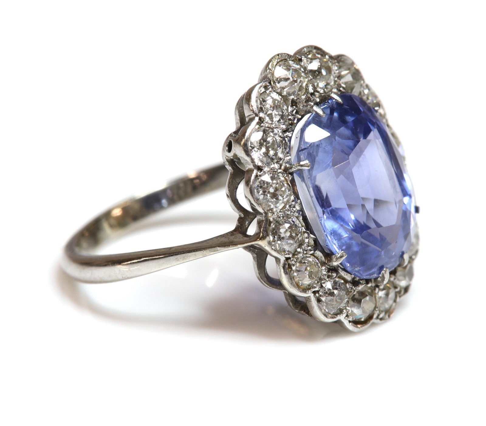 Edwardian Natural 4.60 Carat Sapphire and Old European Diamond Cluster Ring