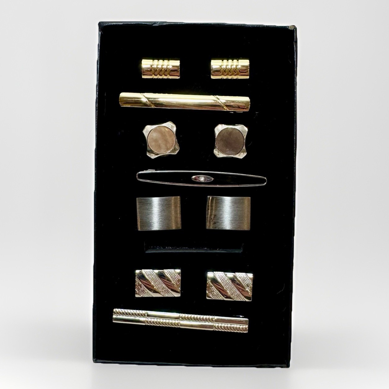 Lot of Cufflinks and Tie Clips Gold Tone Silver Tone Gunmetal 11 Pieces