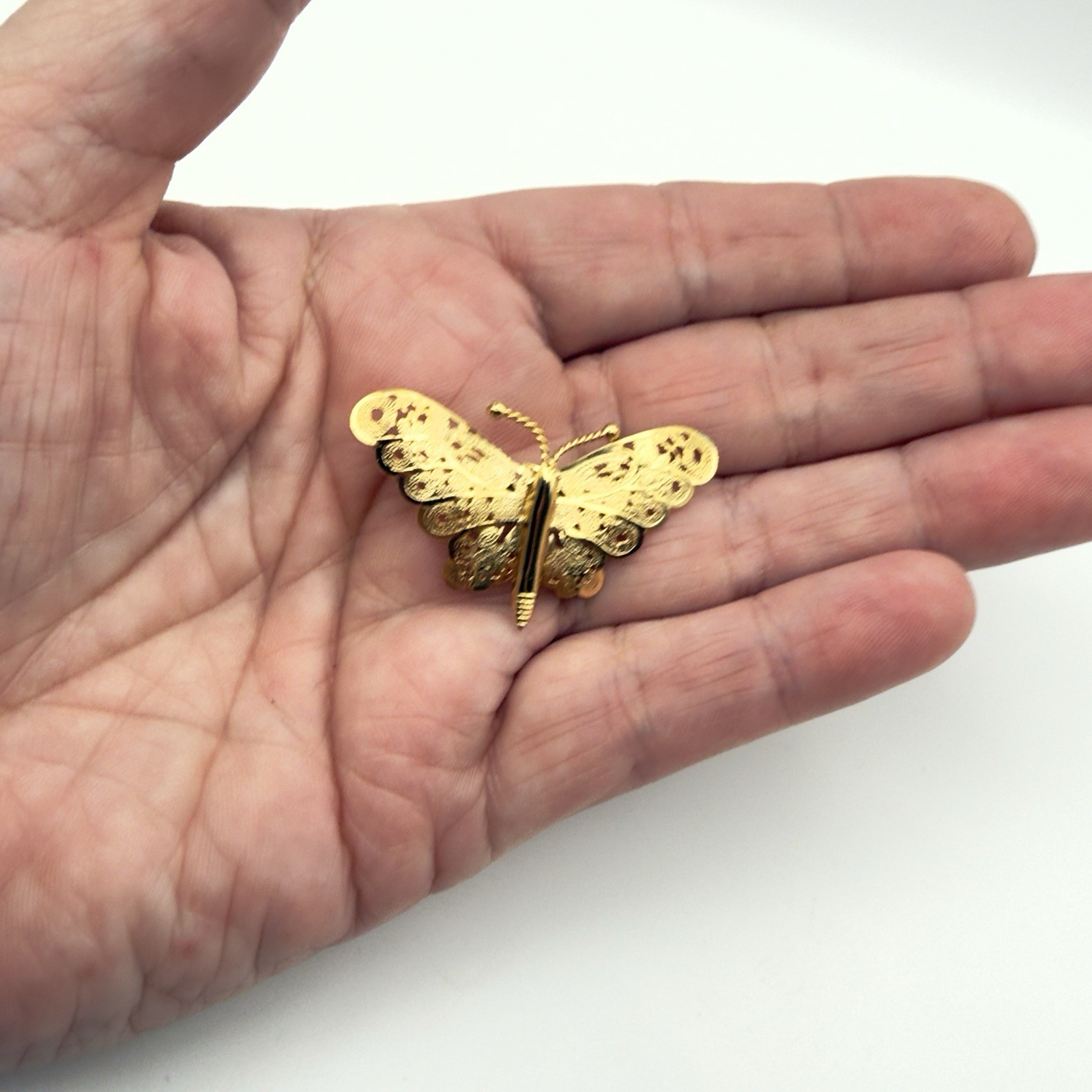 Vintage Gold Tone Filigree Butterfly Brooch Small Delicate Pin Spring