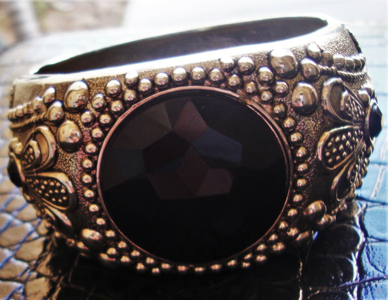 SILVER BANGLE BRACELET BLACK VINTAGE HINGED OPENING RAISED DETAIL FACETED METAL
