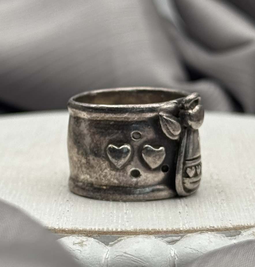 Vintage ANGEL heart Sterling Silver 925 band 9.64G / Sz 7