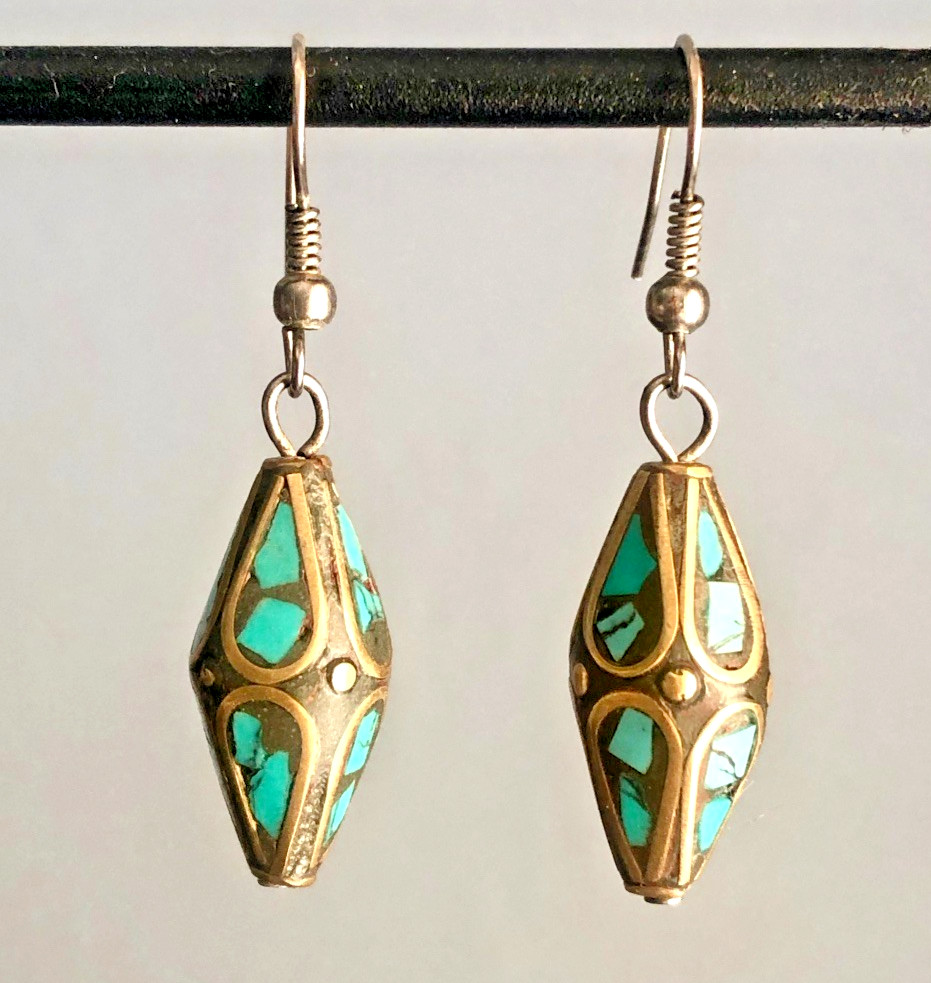 Brass & Turquoise Chip INLAY HOOK EARRINGS ~ 5 Sided 1 5/8″ long VTG 1980s
