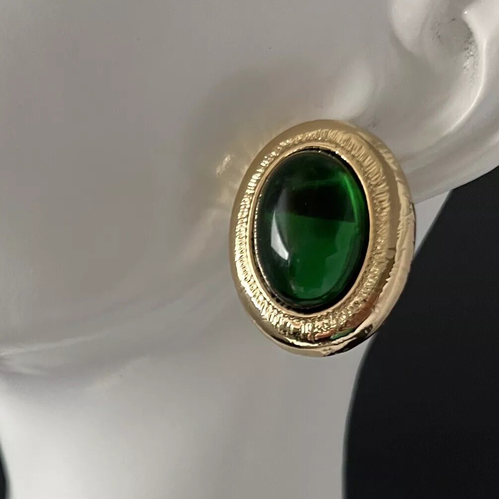 Gripoix Glass Cabochon Clip On Earrings Green Oval Mogul Gold Tone Vtg