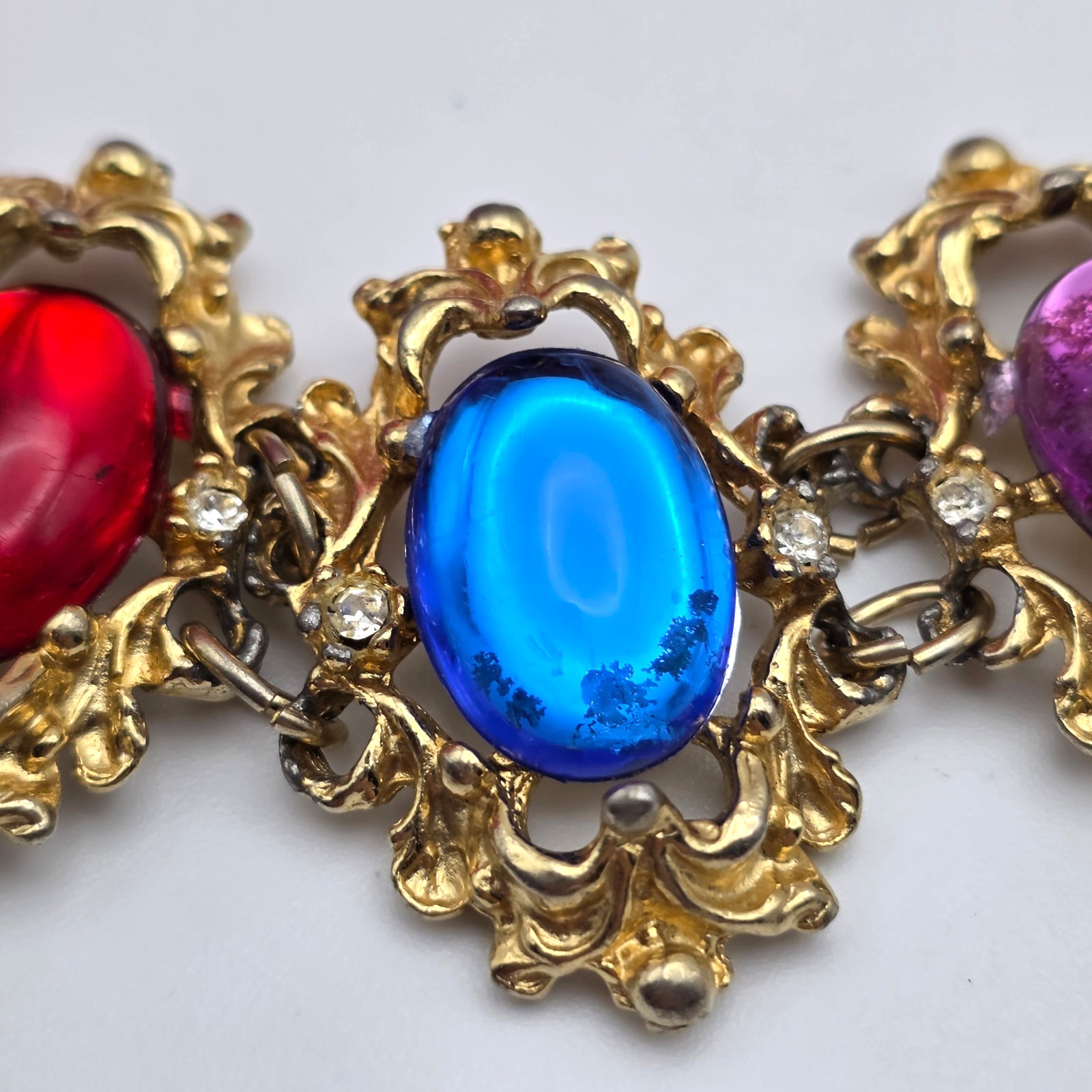Vintage Victorian Revival Lucite Cabochon Bracelet Gold Tone Rhinestone 7.5″