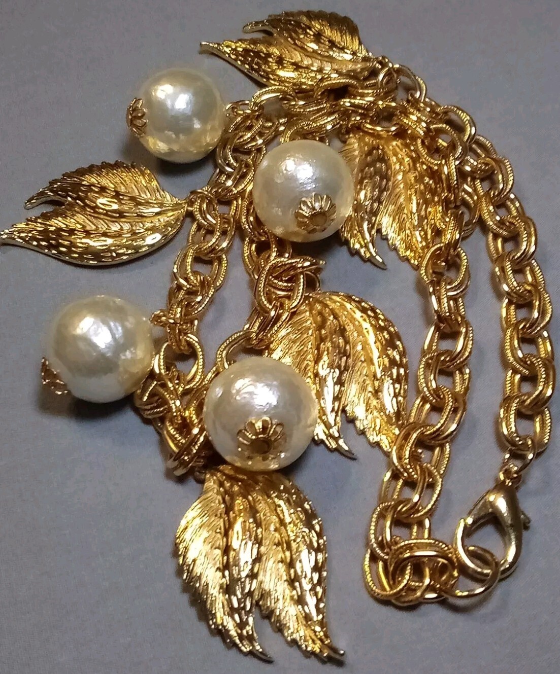 Vintage Gold Tone Double Link Textured Leaves Simulated Pearls Necklace 18-3/4″