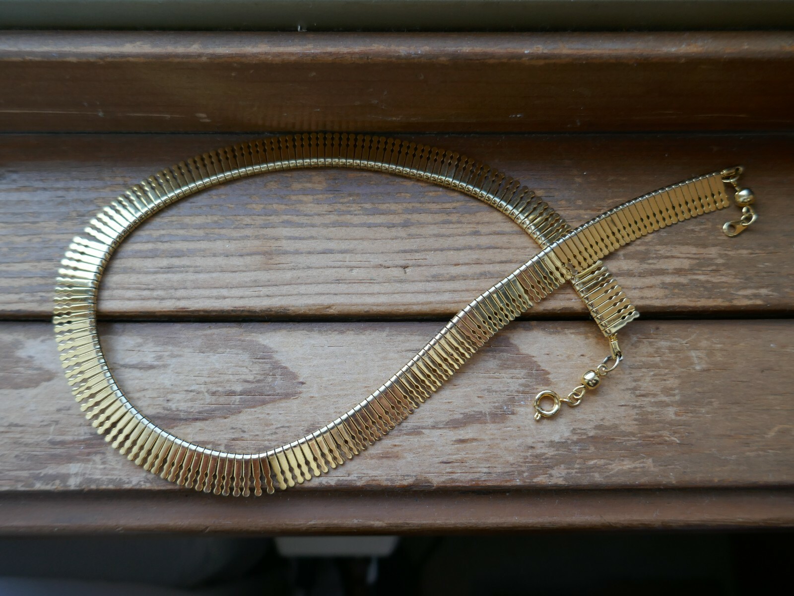 Vintage Gold Tone 10mm Wide Grecian Style 17.5″ Necklace w Spring Ring Clasp
