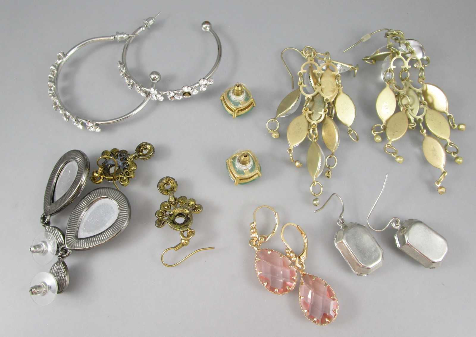 Vtg Mod Retro Varying Colors & Multi Styles LOT of 7 Post Pierced Earrings 151N
