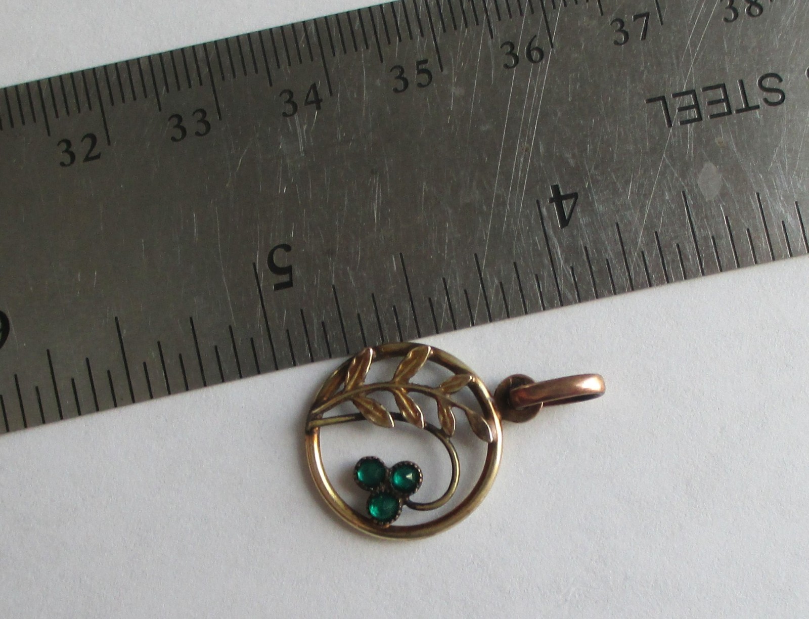 ANTIQUE VICTORIAN GOLD WASH FLOWER ROSE CUT GREEN RHINESTONE PENDANT CHARM