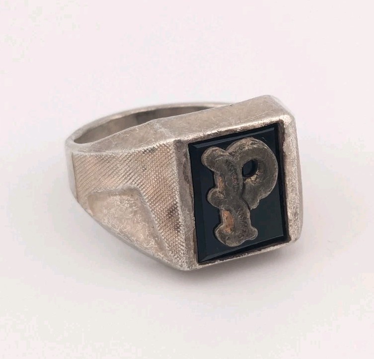 Vintage Signet Ring “P” Sterling Silver Black Onyx Letter P Size 5.5