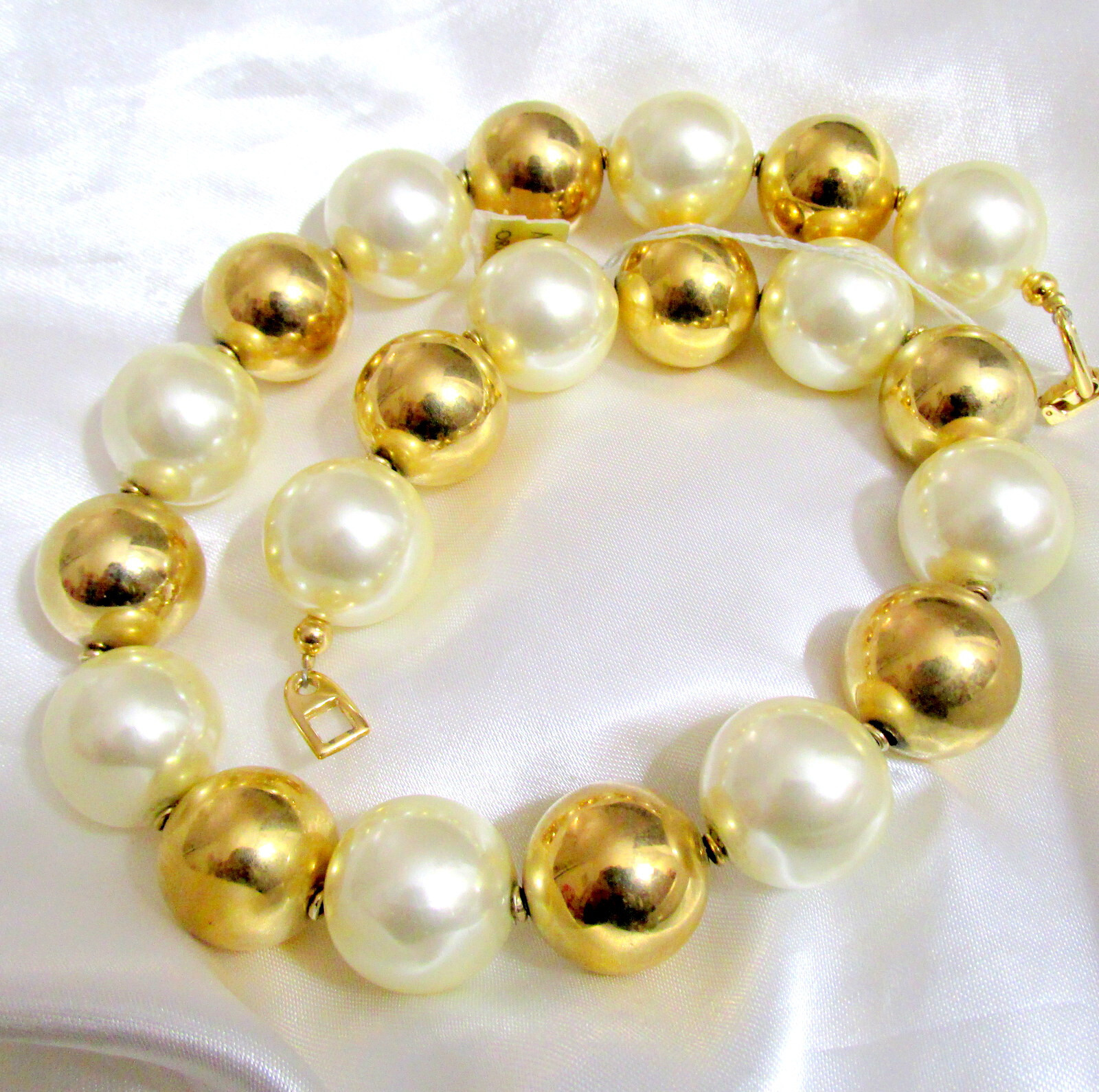 VTG RUNWAY STATEMENT NAPIER CHUNKY 3/4″ FAUX PEARL GP BEAD 18″ NECKLACE TAG 80s